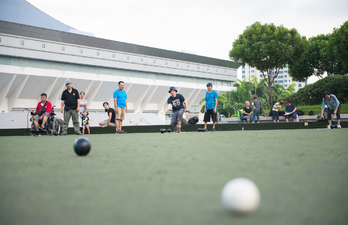 Lawn Bowls: What Is It, And How Do You Play It? Hear From A Long Time Lawn Bowler!