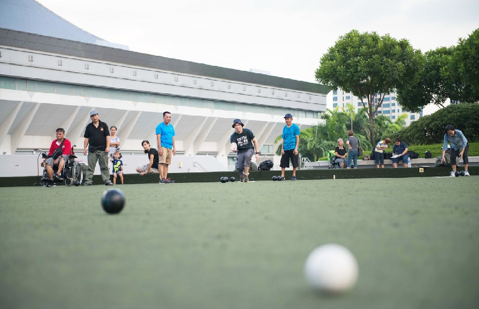 Lawn Bowls: What Is It, And How Do You Play It? Hear From A Long Time Lawn Bowler!