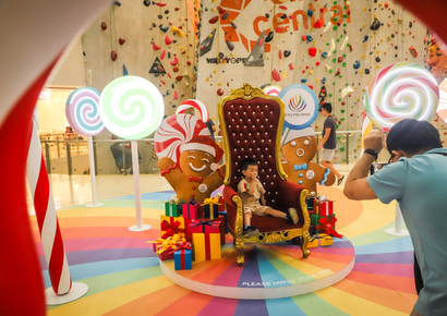 IT’S A CHRISTMAS CANDYLAND TAKEOVER AT THE SINGAPORE SPORTS HUB!